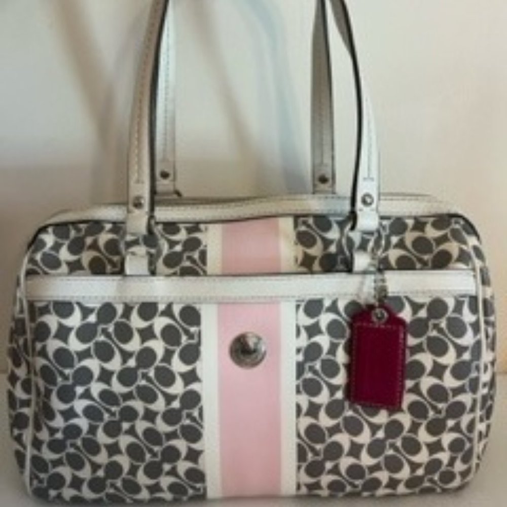 Coach Signature Heritage Chelsea Shoulder Bag